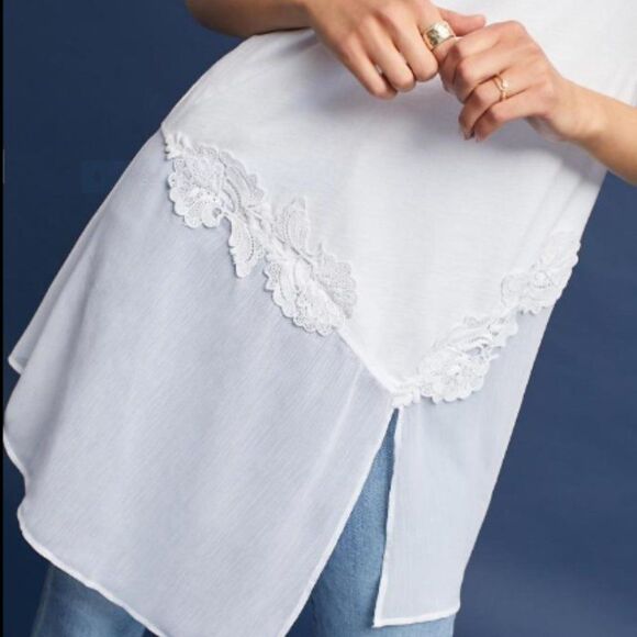 Anthropologie Akemi & KIn S Emboidered Top T-Shirt - Picture 2 of 3